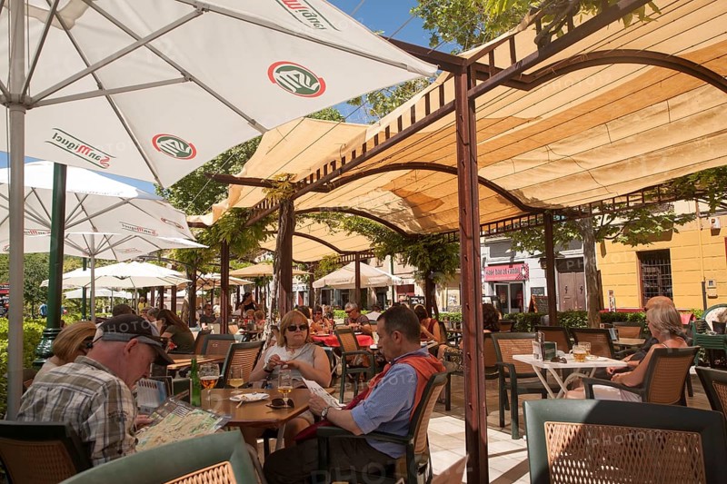 People eating lunch under parasol sunshades, Paseo del Padre Manjob, Albaicin, Granada
