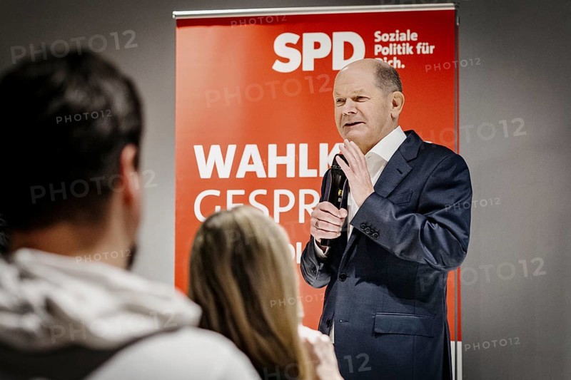 Olaf Scholz (SPD), Federal Chancellor, recorded during a public discussion in Stahnsdorf, 07/02/2024