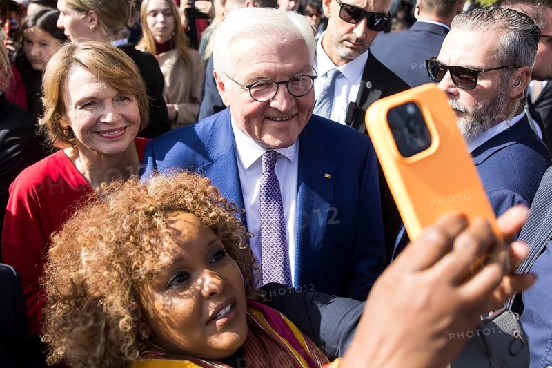 Elke Büdenbender (woman of the Federal President) and Frank-Walter Steinmeier (President of the Federal Republic of Germany) are photographed with guests at the Federal President's Citizens' Festival in the Bellevue Palace Gardens, Berlin, 14/09/2024