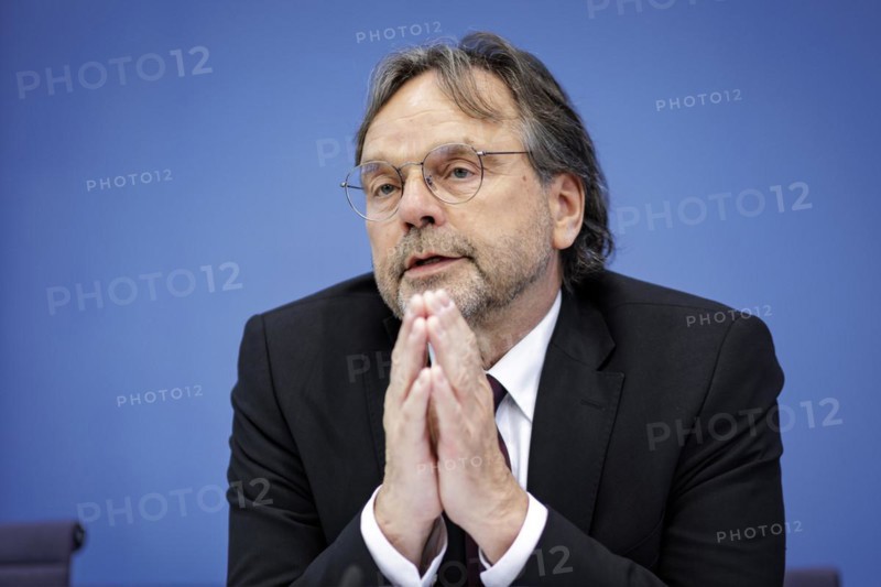 Michael Groß, Chairman of the Executive Board of the AWO Federal Association, spoke at a press conference on the topic of Averting cuts, securing future investments: In favour of a change of course in financial and budgetary policy at the Federal Press Conference. Berlin, 11.04.2024