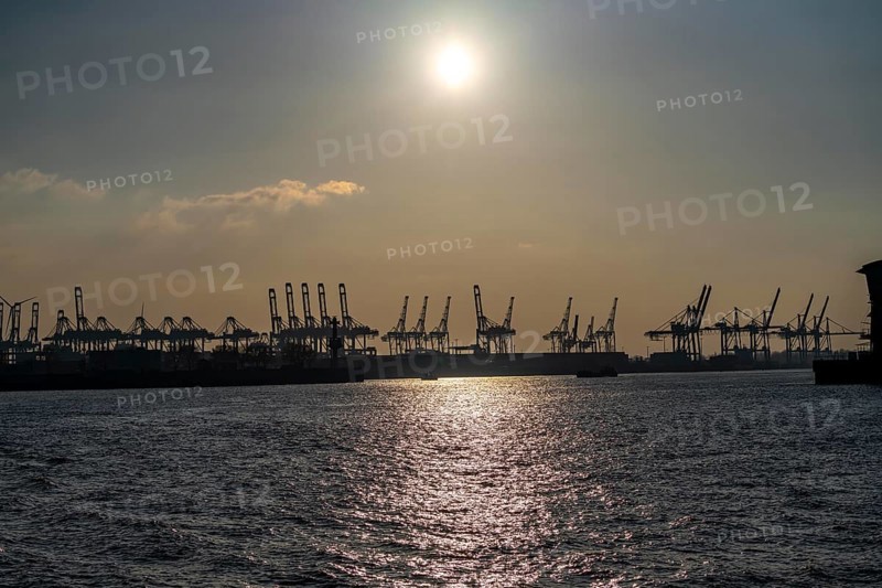 Port of Hamburg, HHLA Container Terminal Burchardkai, Athabaskakai, on the Elbe, Hamburg, Germany, Europe