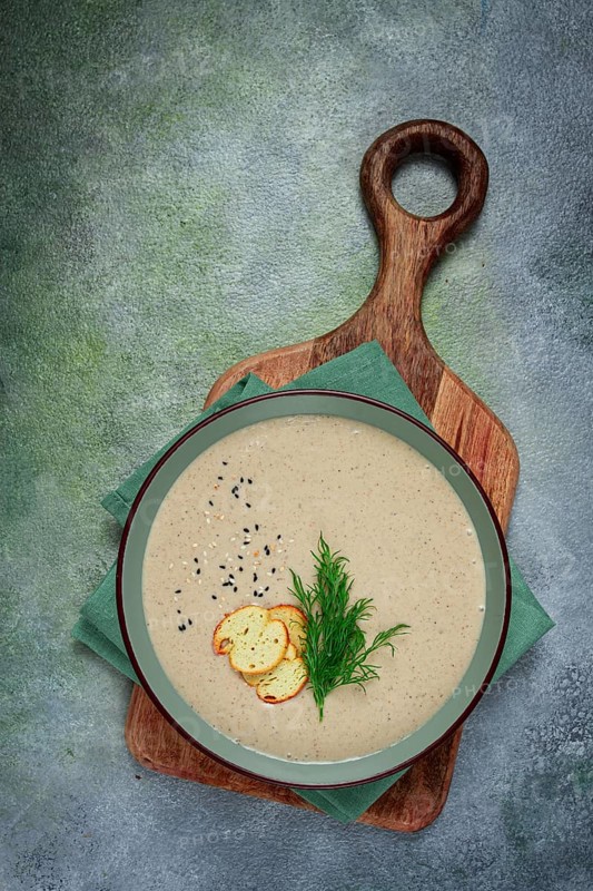 Mushroom cream soup, with dill and bruschetta, mushroom eringi
