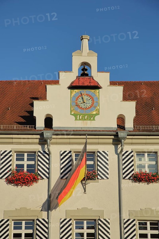Town Hall built in 1667, Old Castle, and German national flag with stepped gable and clock, year, detail, Tettnang, Lake Constance area, Baden-Württemberg, Germany, Europe