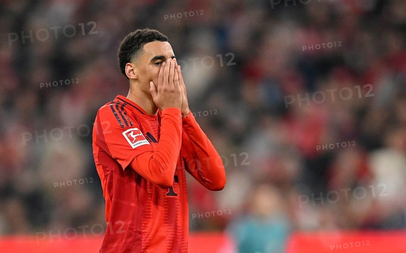 Jamal Musiala FC Bayern Munich FCB (42) disappointed gesture gesture Allianz Arena, Munich, Bavaria, Germany, Europe