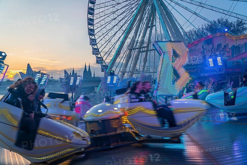 Deutz funfair on the Rhine, at Easter, funfair, break-dancer ride, Ferris wheel, Cologne Cathedral, Cologne, North Rhine-Westphalia, Germany, Europe