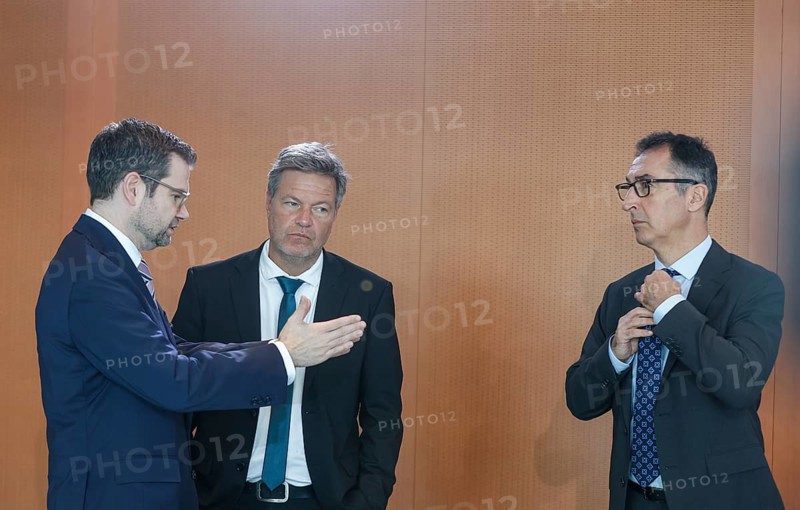 Federal Minister of Justice Marco Buschmann speaks with Federal Minister of Economics Robert Habeck (M) and Federal Minister of Agriculture Cem Özdemir at the start of the cabinet meeting in the Chancellery, Berlin, Berlin, Germany, 9 October 2024, Europe