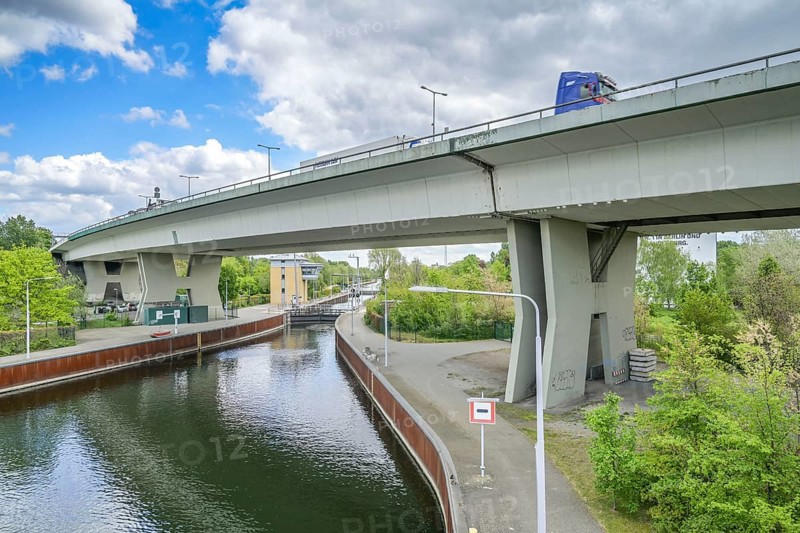 Rudolf-Wissell-Brücke, A100 motorway, Spree, lock, Charlottenburg, Berlin, Germany, Europe