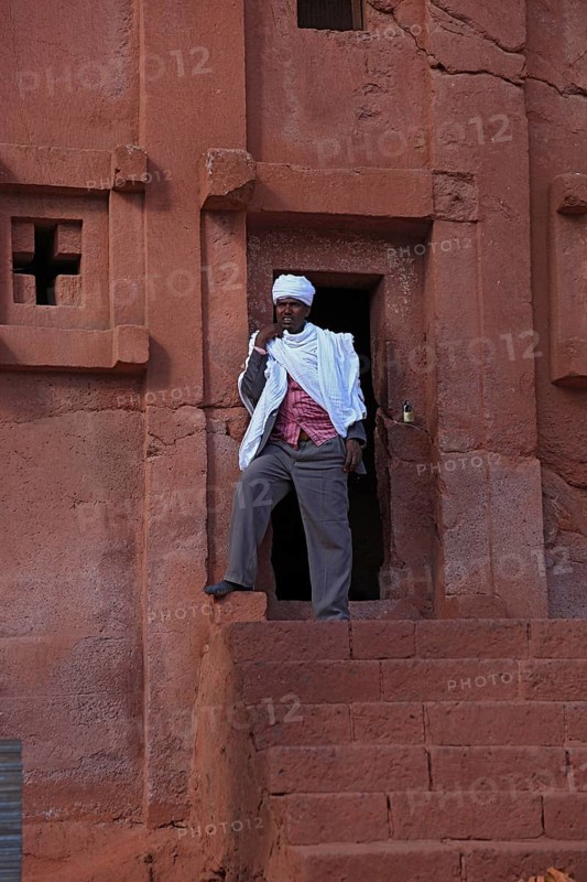 Lalibela, eastern group of rock-hewn churches, pilgrims at the entrance to the Bete Abba Lebanon, Abba Lebanon Church, House of Father Lebanon, Ethiopia, Africa