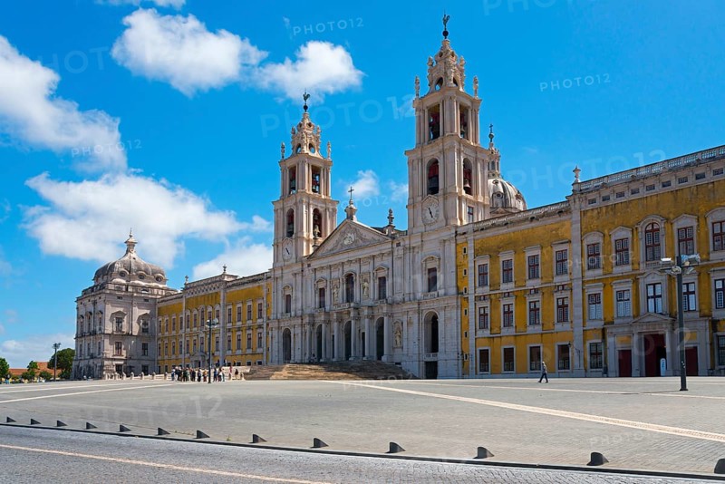 Large square in front of a baroque palace with magnificent architecture under a clear sky, National Palace, Palácio Nacional de Mafra, Lisbon, Lisboa, Portugal, Europe