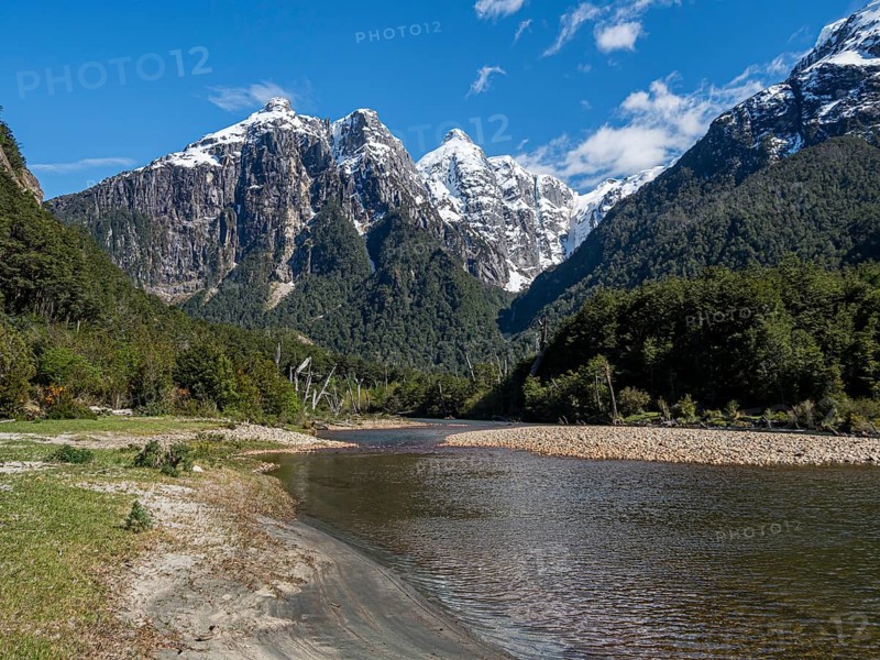 River Rio Norte in the valley Valle Exploradores, road from Puerto Rio Tranquilo to Bahia Exploradores, snowcapped mountains, Patagonia, Chile, South America