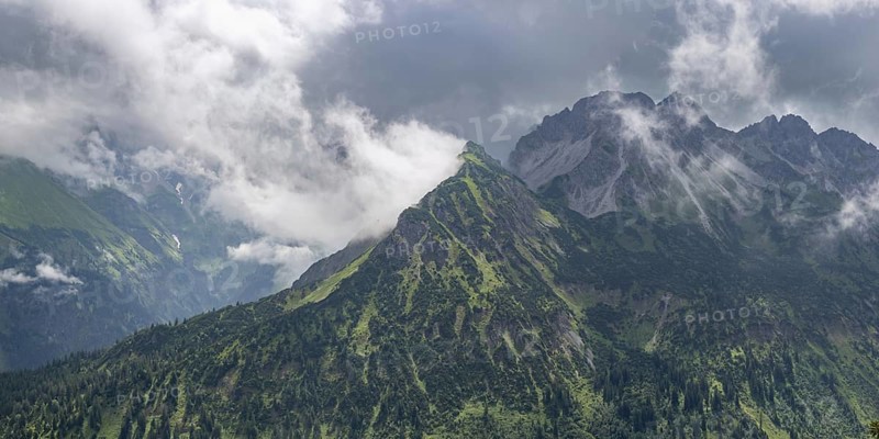 Mountain panorama with many rain clouds from the Fellhorn, 2038m, over the Warmatsgundtal to the Gundsberg, 1582m, Schartenkopf, 1812m, Griesgundkopf, 2164m, Alpgundkopf, 2177m and Roßgundkopf, 2139m, behind it the Stillachtal and Rappenalptal, Allgäu Alps, Allgäu, Bavaria, Germany, Europe