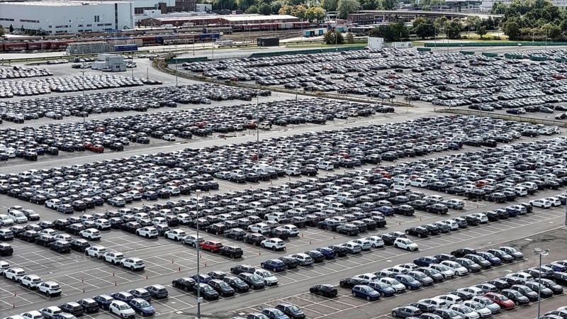 Volkswagen new cars standing in a car park at the Volkswagen plant, Wolfsburg, 29.09.2024. The Volkswagen Group has announced cost-cutting measures for its German plants, Wolfsburg, Lower Saxony, Germany, Europe