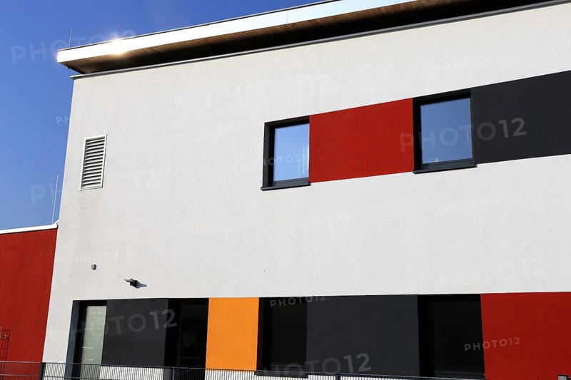 Wohnhaus mit modernem Fassadenanstrich (Building with modern facade painting) Frankenthal, Rhineland-Palatinate