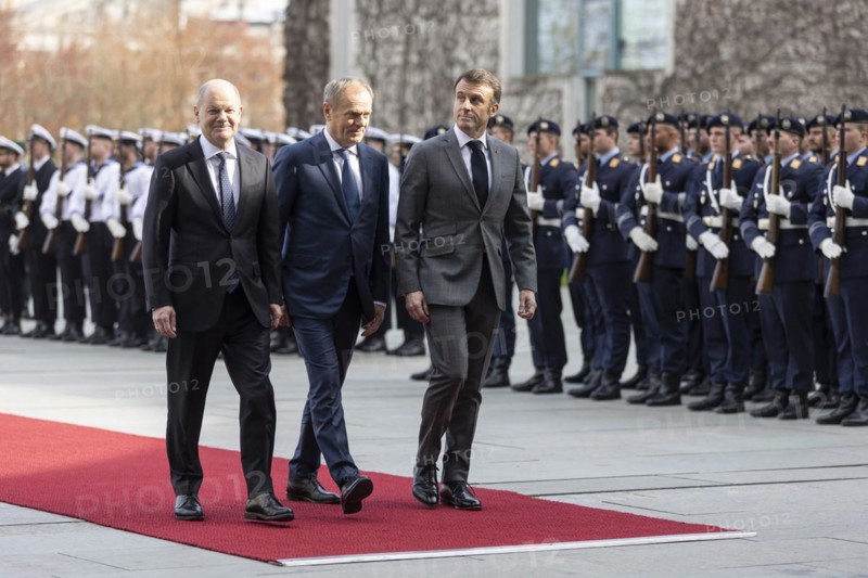 Federal Chancellor Olaf Scholz (SPD) welcomes Emmanuel Macron, President of France, and Donald Tusk, Prime Minister of Poland, to the Federal Chancellery with military honours in Berlin, 15.03.2024