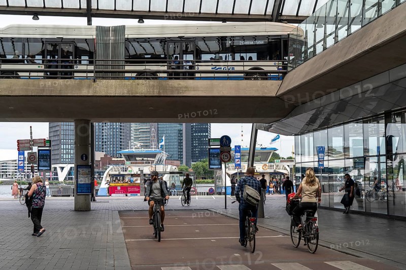 Cycle path, cycle motorway, on De Ruijterkade, at Amsterdam Centraal station, Amsterdam, Netherlands
