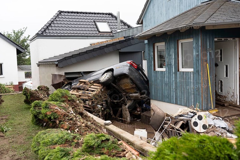 Flood in North Rhine-Westphalia, the village of Iversheim on the Erft was almost completely flooded Damage to almost all buildings and the road, clean-up work, Iversheim, district of Bad Münstereifel, North Rhine-Westphalia, Germany, Europe