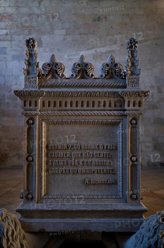 Tomb of Alexandre Herculano, Chapter House, Hieronymite Monastery Mosteiro dos Jerónimos, also known as Mosteiro de Belém, Belém, Lisbon, Portugal, Europe