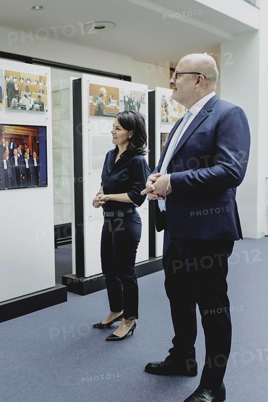 (L-R) Annalena Bärbock (Alliance 90/The Greens), Federal Foreign Minister, and Tomas Heidar, President of the International Tribunal for the Law of the Sea, during a visit to the International Tribunal for the Law of the Sea during the Foreign Minister's trip to Germany in Hamburg, 26 July 2024. /
