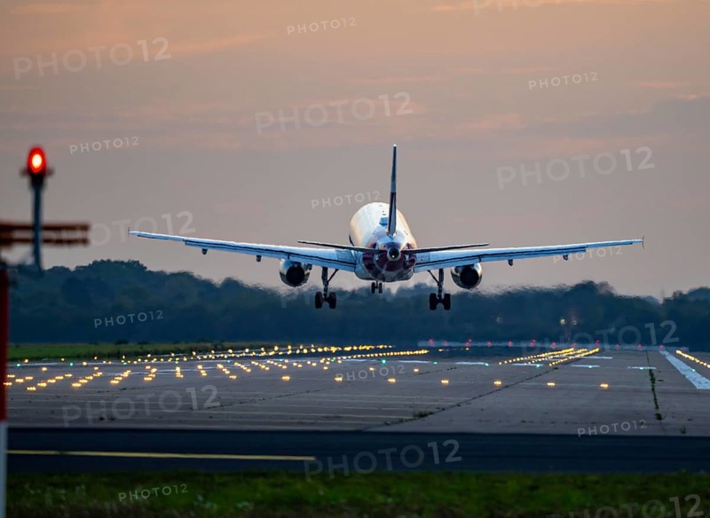 Approach to Düsseldorf International Airport, Runway North, 05L/23R, Lighting, North Rhine-Westphalia, Germany, Europe