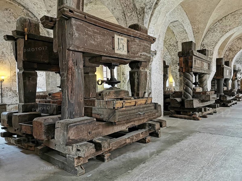 Lay refectory, exhibition of historical wine presses from the period 1668 to 1801, Eberbach Monastery, Erbach Monastery, former Cistercian abbey near Eltville am Rhein, Hesse, Germany, Europe