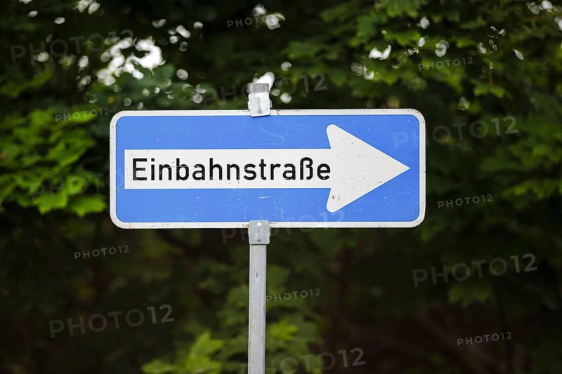 Symbolic photo on the topic One-way street Close-up of a traffic sign with the inscription One-way street Berlin, 21/08/2024