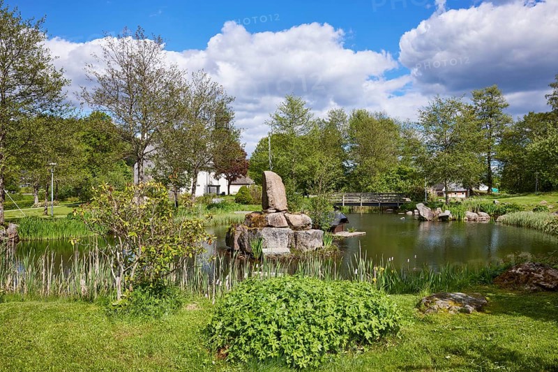 Spa gardens with pond and wooden bridge in the Innerlehen district, Bernau im Black Forest, Black Forest, Waldshut district, Baden-Württemberg, Germany, Europe