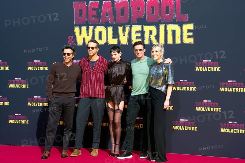 Shawn Levy (director), the actors Ryan Reynolds, Hugh Jackman, Emma Corrin, and Wendy Jacobson (producer), DEADPOOL & WOLVERINE (cinema release: 24.07.2024), red-yellow carpet at the fan event on Uber Platz in Berlin, 07.07.2024