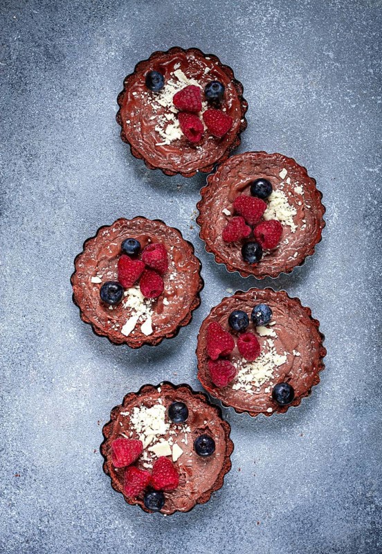 Chocolate tartlets, stuffed with cottage cheese and berries, breakfast, homemade, no people