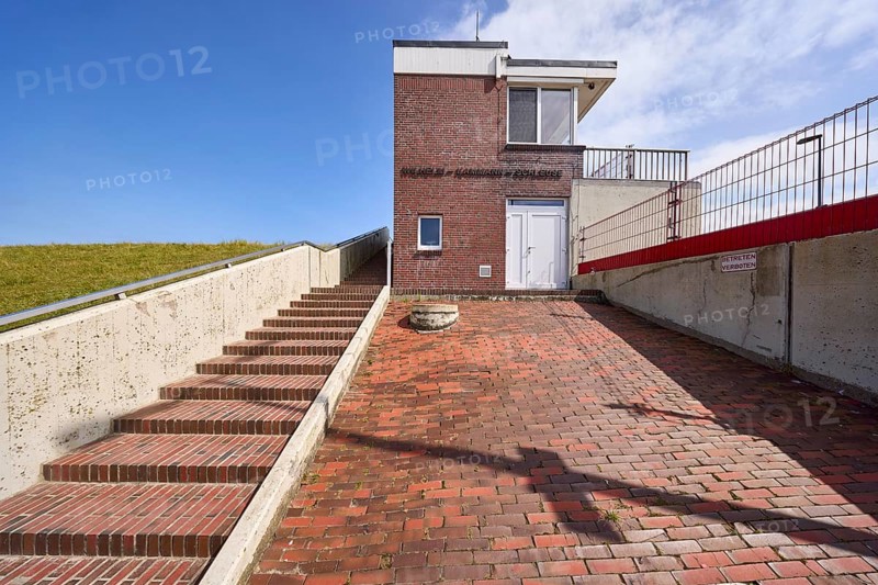 Lock keeper's house of the Wilhelm-Kammann lock in Varel, district of Friesland, Lower Saxony, Germany, Europe