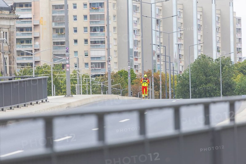 In the early hours of the morning, a section of the Carola Bridge collapsed for unknown reasons. Over a length of around 100 metres, the section on which the trams normally run has collapsed into the Elbe. The area has been cordoned off over a wide area. The drone squadron of the fire brigade in action, Partial collapse of the Carola Bridge in Dresden, further bridge sections are in acute danger of collapsing, Dresden, Saxony, Germany, Europe