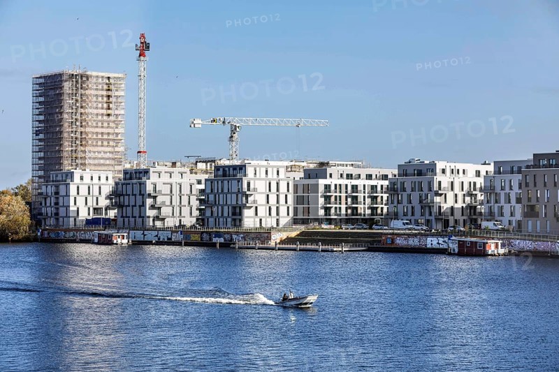 New buildings on the waterfront in Berlin's Spandau district. The new district is being built on the banks of the Oberhavel in the Haselhorst district of Spandau, 23.10.2021