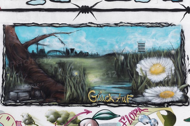 Graffito on the theme of renaturalised landscape in the Ruhr area, Glück auf, Duisburg-Neuenkamp, North Rhine-Westphalia, Germany, Europe