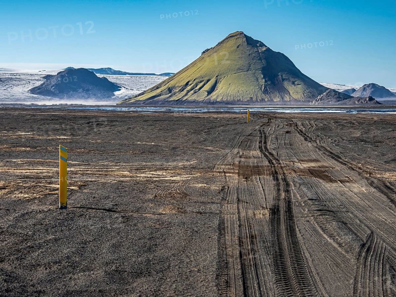 Mælifell mountain covered with moss, Maelifell, black sand desert Mælifellssandur, glacial streams, glacier Myrdalsjökull, Icelandic highlands, Iceland, Europe