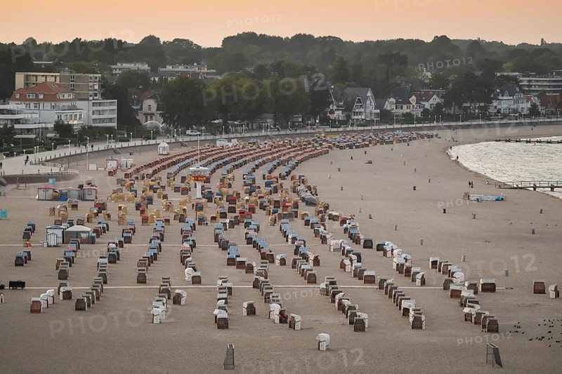 Beach with beach chairs, beach promenade, Baltic Sea spa Travemünde, Bay of Lübeck, Lübeck, Schleswig-Holstein, Germany, Europe