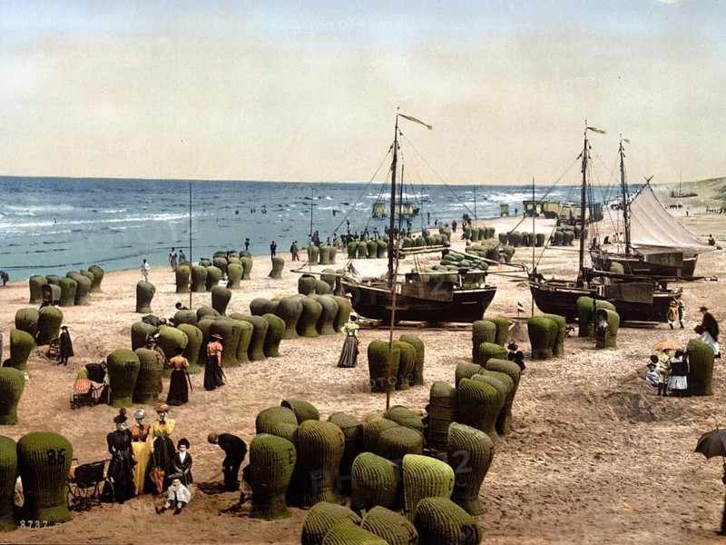 The beach, Scheveningen, Holland, around 1895, Historical, digitally restored reproduction from a 19th century original, Record date not stated