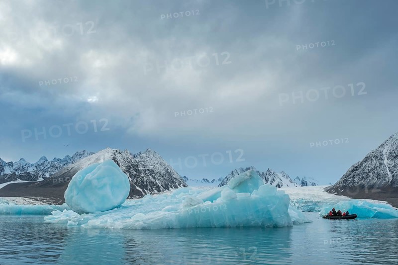 Dinghy with tourists, icebergs in front of glacier, -edge of Monacobreen, Liefdefjord, Woodfjord area, Spitsbergen Island, Svalbard and Jan Mayen archipelago, Norway, Europe
