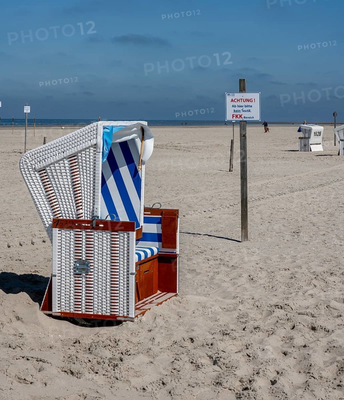 Beach chairs and signs on the sandy beach of the North Sea, Sankt Peter-Ording, Schleswig-Holstein, Germany, Europe