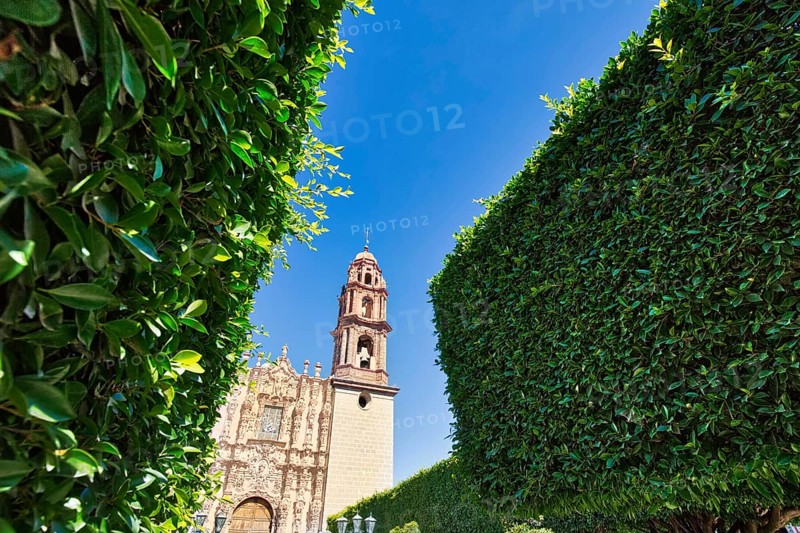 Entrance of the Templo De San Francisco (San Francisco Temple) in historic city center of San Miguel De Allende