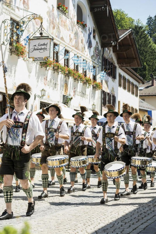 Traditional traditional costume parade, Garmisch-Partenkirchen, Werdenfelser Land, Upper Bavaria, Bavaria, Germany, Europe