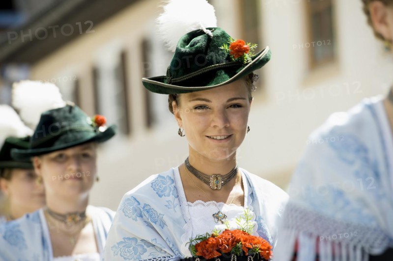 Traditional traditional costume parade, Garmisch-Partenkirchen, Werdenfelser Land, Upper Bavaria, Bavaria, Germany, Europe