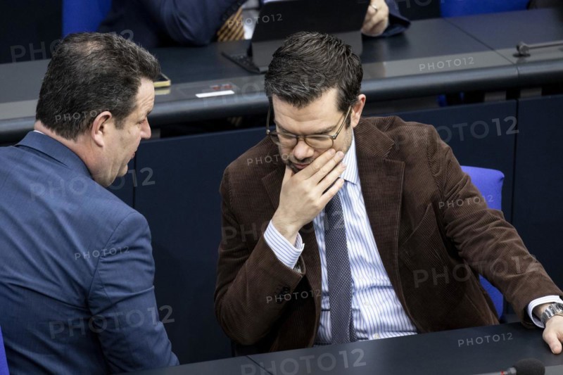 Hubertus Heil (SPD), Federal Minister of Labour and Social Affairs, and Marco Buschmann (FDP), Federal Minister of Justice, pictured in the German Bundestag in Berlin, 15/03/2024