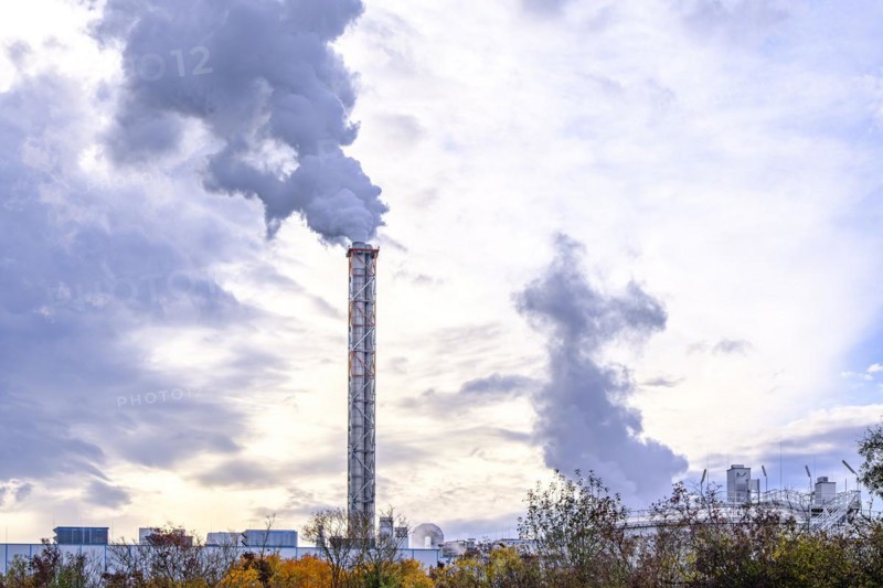 Emission from a chimney of an industrial plant, Papierfabrik Sappi Ehingen GmbH, Ehingen an der Donau, Baden-Württemberg, Germany, 30 October 2023, for editorial use only, Europe