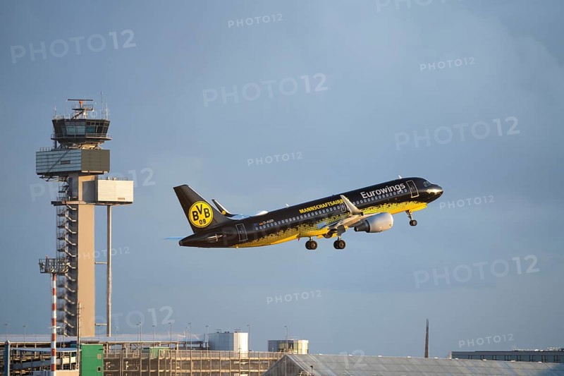 Düsseldorf International Airport, DUS, aeroplane on take-off, Eurowings Airbus A320-214, Borussia Dortmund, BVB 09 branding