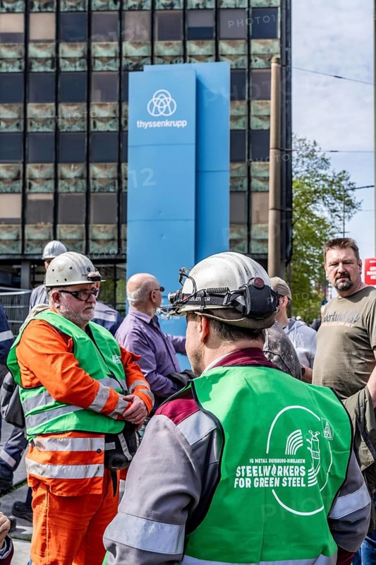 Demonstration by many thousands of steelworkers in front of the headquarters of ThyssenKrupp Steel Europe in Duisburg against massive job cuts following the participation of a foreign investor in the company, Duisburg North Rhine-Westphalia, Germany, Europe