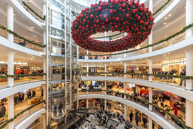 Breuninger department stores' during the Advent season, interior shot with Advent wreath. Stuttgart, Baden-Württemberg, Germany, Europe