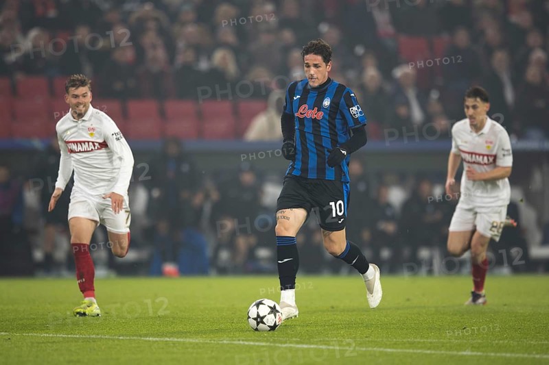 Football match, Nicolo' ZANIOLO Atalanta Bergamo 10 on his way to score the 0:2 for Atalanta Bergamo, Stuttgart Arena, Stuttgart, Germany, Europe