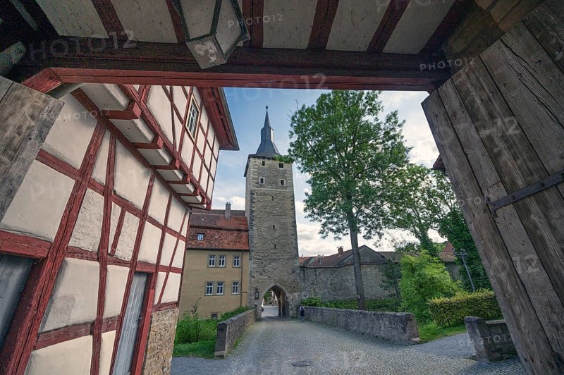 View from the Rödelseer Tor tor to the Mittagsturm, part of the town fortifications, around 1490, Iphofen, Lower Franconia, Bavaria, Germany, Europe