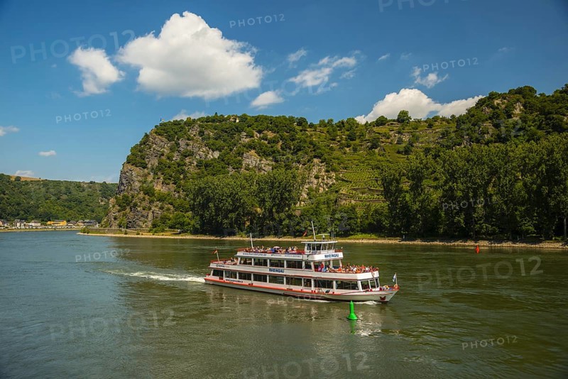 Excursion boat, Loreley rock above the Rhine, UNESCO World Heritage Upper Middle Rhine Valley, Sankt Goarshausen, Rhineland-Palatinate, Germany, Europe