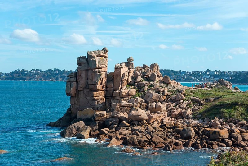 Coastal landscape with impressive cliffs and sea views, Ploumanac'h, Ploumanach, Perros-Guirec, Côtes-d'Armor, Brittany, France, Europe