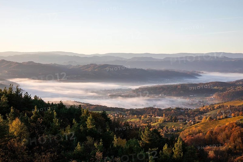 Autumn atmosphere in the morning light, fog drifts over forest with foliage colouring, vineyards and hilly landscape, view from the Demmerkogel lookout point, St. Andrä-Höch, Sausal wine country, Styria, Austria, Europe